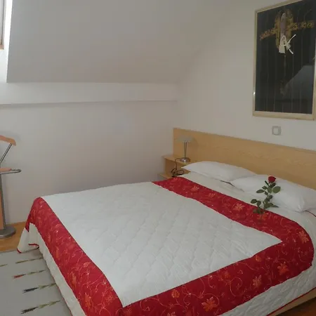 Apartman And Oliviers