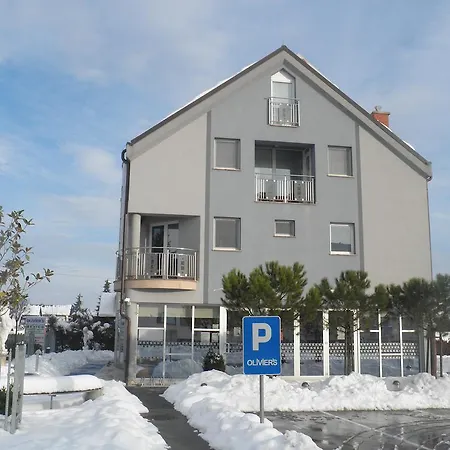 Apartment And Oliviers *